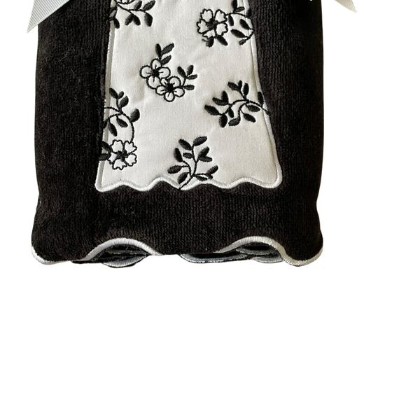 Kassa Decor  Halloween Ghost Hand Towels 18x28 Plush Black & White Set of 2 New - Picture 3 of 10